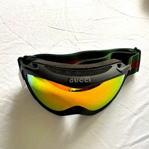 Gucci goggles in Black & Green & Red elastic bands & logo, never worn.